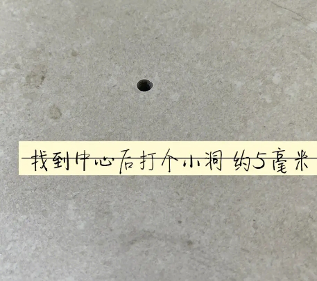 岳麓瓷砖空鼓维修公司专业解答在瓷砖铺贴过程中，如果砂料搅拌不均匀，将会带来以下问题